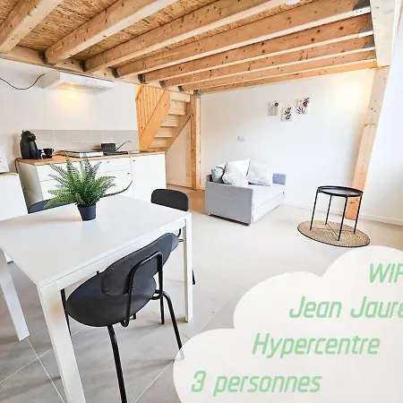 Apartament Center *
